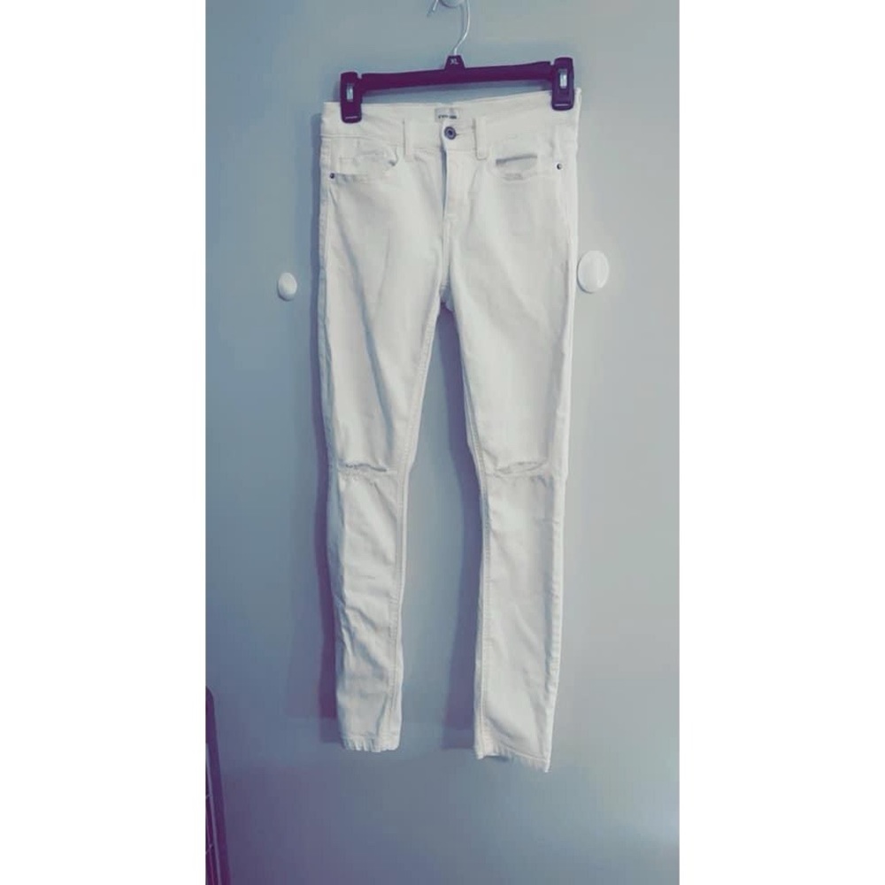 White skinny jeans